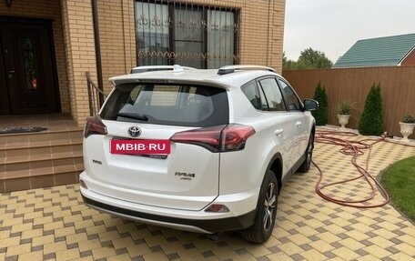 Toyota RAV4, 2018 год, 2 800 000 рублей, 2 фотография