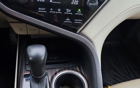 Toyota Camry, 2019 год, 3 100 000 рублей, 8 фотография