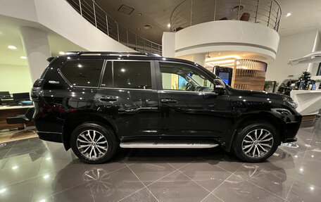 Toyota Land Cruiser Prado 150 рестайлинг 2, 2021 год, 7 450 000 рублей, 5 фотография