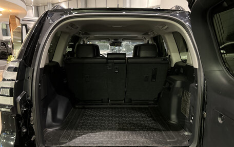 Toyota Land Cruiser Prado 150 рестайлинг 2, 2021 год, 7 450 000 рублей, 12 фотография