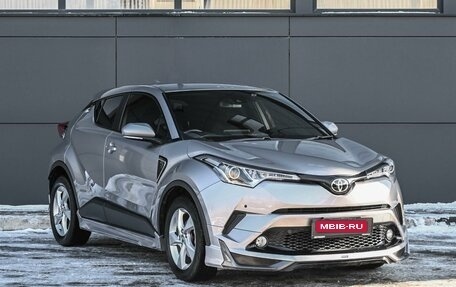 Toyota C-HR I рестайлинг, 2018 год, 2 049 000 рублей, 1 фотография