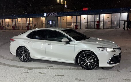 Toyota Camry, 2021 год, 3 050 000 рублей, 7 фотография