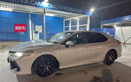 Toyota Camry, 2021 год, 3 050 000 рублей, 10 фотография