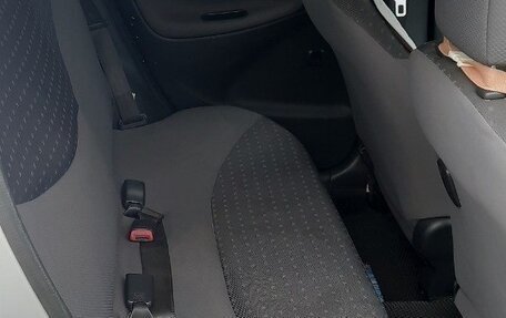 Toyota Vitz, 2004 год, 430 000 рублей, 12 фотография