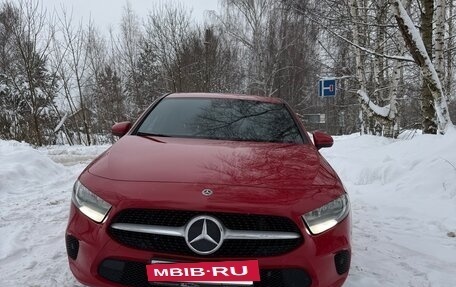 Mercedes-Benz A-Класс, 2019 год, 1 950 000 рублей, 2 фотография