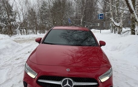 Mercedes-Benz A-Класс, 2019 год, 1 950 000 рублей, 3 фотография