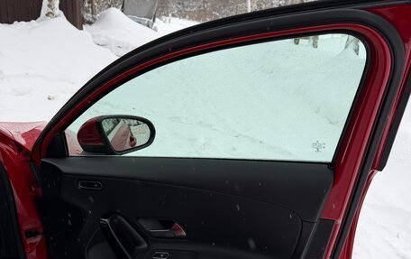 Mercedes-Benz A-Класс, 2019 год, 1 950 000 рублей, 16 фотография