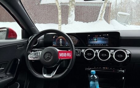 Mercedes-Benz A-Класс, 2019 год, 1 950 000 рублей, 10 фотография