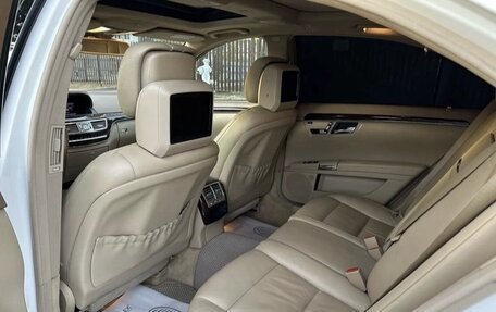 Mercedes-Benz S-Класс, 2011 год, 1 300 000 рублей, 24 фотография