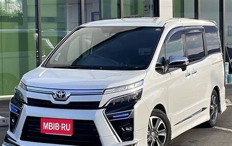 Toyota Voxy III, 2021 год, 2 057 000 рублей, 3 фотография