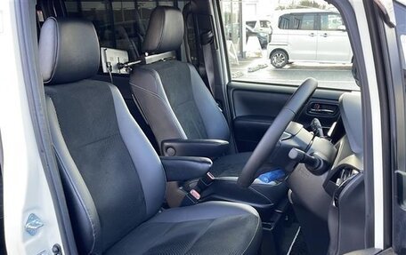 Toyota Voxy III, 2021 год, 2 057 000 рублей, 9 фотография