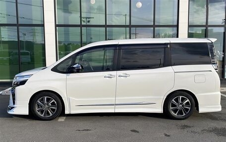 Toyota Voxy III, 2021 год, 2 057 000 рублей, 8 фотография