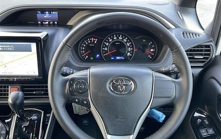 Toyota Voxy III, 2021 год, 2 057 000 рублей, 12 фотография