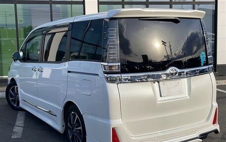 Toyota Voxy III, 2021 год, 2 057 000 рублей, 6 фотография