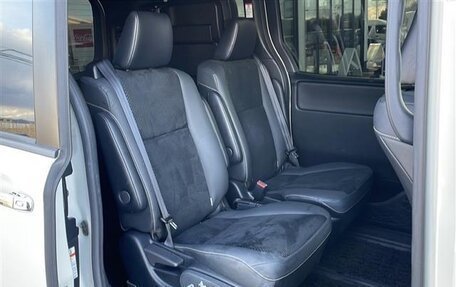 Toyota Voxy III, 2021 год, 2 057 000 рублей, 17 фотография