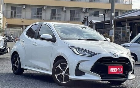 Toyota Yaris, 2022 год, 1 044 000 рублей, 1 фотография