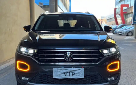 Volkswagen T-Roc I, 2021 год, 1 300 154 рублей, 2 фотография