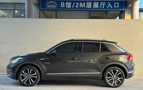 Volkswagen T-Roc I, 2021 год, 1 300 154 рублей, 3 фотография