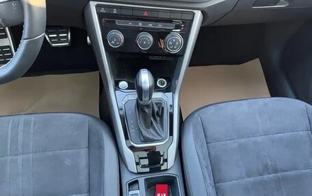 Volkswagen T-Roc I, 2021 год, 1 300 142 рублей, 16 фотография