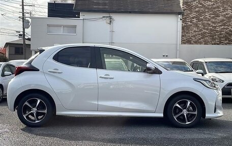 Toyota Yaris, 2022 год, 1 044 000 рублей, 7 фотография