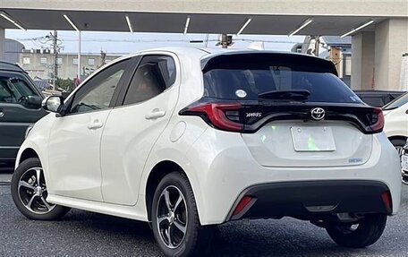 Toyota Yaris, 2022 год, 1 044 000 рублей, 6 фотография