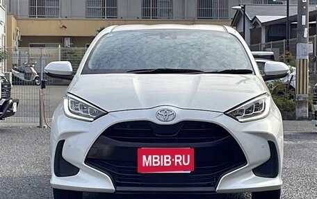 Toyota Yaris, 2022 год, 1 044 000 рублей, 2 фотография