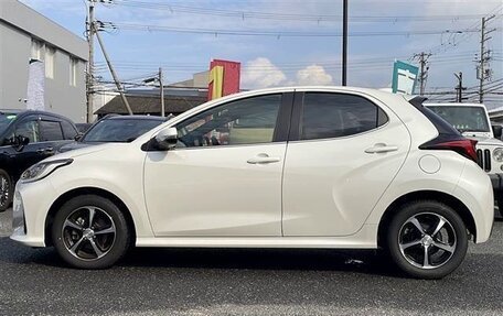 Toyota Yaris, 2022 год, 1 044 000 рублей, 8 фотография