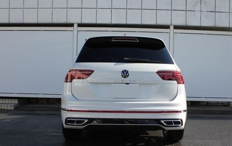 Volkswagen Tiguan II, 2022 год, 1 903 000 рублей, 4 фотография