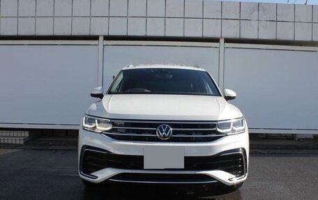 Volkswagen Tiguan II, 2022 год, 1 903 000 рублей, 2 фотография