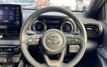Toyota Yaris, 2022 год, 1 044 000 рублей, 11 фотография