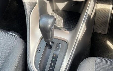 Toyota Yaris, 2022 год, 1 044 000 рублей, 15 фотография