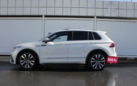 Volkswagen Tiguan II, 2022 год, 1 903 000 рублей, 3 фотография