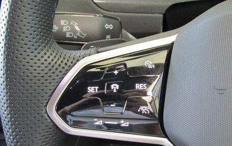 Volkswagen Tiguan II, 2022 год, 1 903 000 рублей, 10 фотография