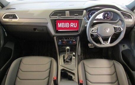 Volkswagen Tiguan II, 2022 год, 1 903 000 рублей, 9 фотография