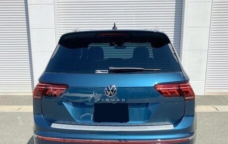 Volkswagen Tiguan II, 2022 год, 1 987 000 рублей, 6 фотография