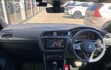 Volkswagen Tiguan II, 2022 год, 1 987 000 рублей, 11 фотография