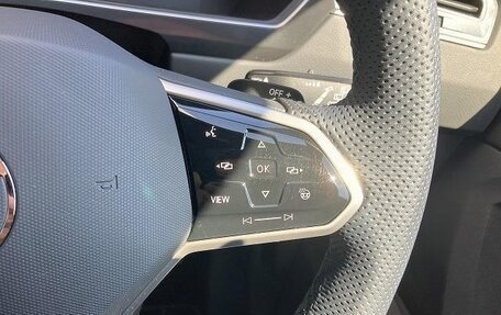 Volkswagen Tiguan II, 2022 год, 1 987 000 рублей, 14 фотография