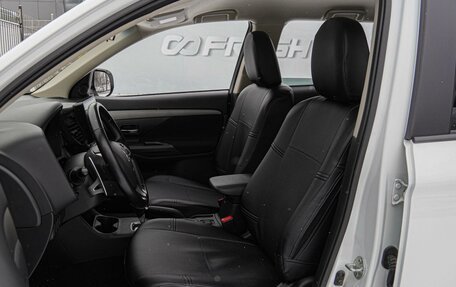 Mitsubishi Outlander III рестайлинг 3, 2014 год, 1 659 000 рублей, 10 фотография