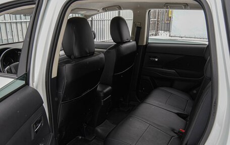 Mitsubishi Outlander III рестайлинг 3, 2014 год, 1 659 000 рублей, 11 фотография