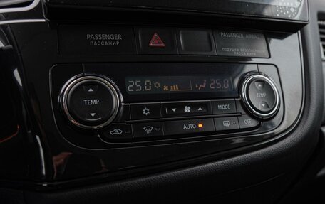 Mitsubishi Outlander III рестайлинг 3, 2014 год, 1 659 000 рублей, 15 фотография