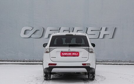Mitsubishi Outlander III рестайлинг 3, 2014 год, 1 659 000 рублей, 4 фотография