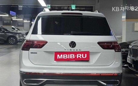 Volkswagen Tiguan II, 2022 год, 3 200 469 рублей, 2 фотография