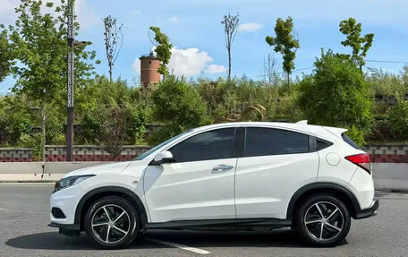 Honda Vezel, 2022 год, 1 209 000 рублей, 2 фотография