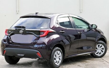 Toyota Yaris, 2022 год, 1 143 000 рублей, 5 фотография