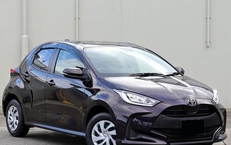 Toyota Yaris, 2022 год, 1 143 000 рублей, 2 фотография