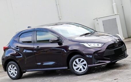 Toyota Yaris, 2022 год, 1 143 000 рублей, 3 фотография