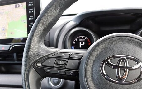 Toyota Yaris, 2022 год, 1 143 000 рублей, 14 фотография