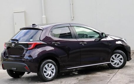 Toyota Yaris, 2022 год, 1 143 000 рублей, 4 фотография