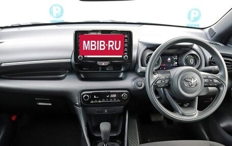 Toyota Yaris, 2022 год, 1 143 000 рублей, 12 фотография