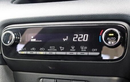 Toyota Yaris, 2022 год, 1 143 000 рублей, 22 фотография